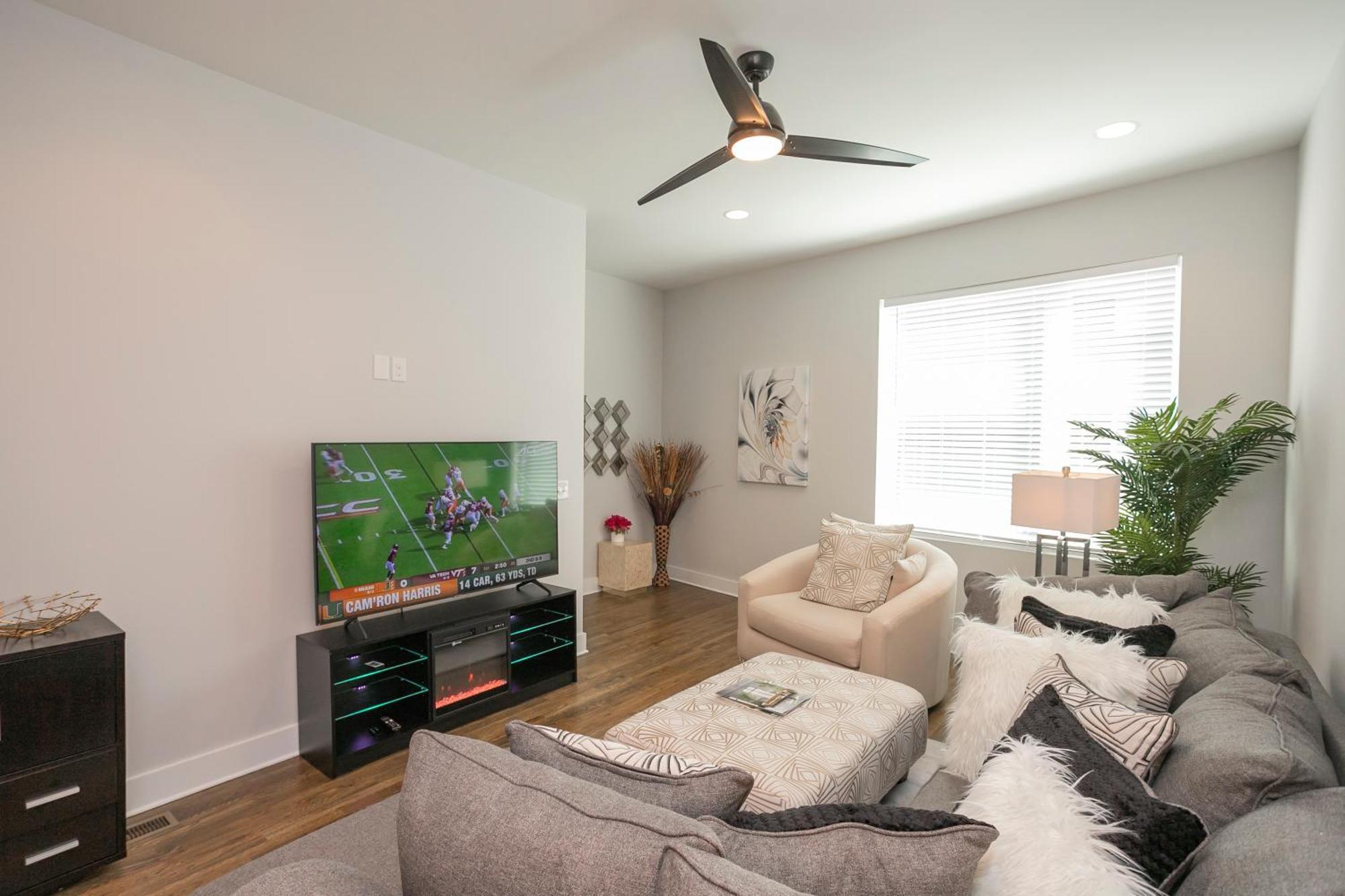 Luxury Townhome Skyline Views Mins To Dt Nashville Exterior foto